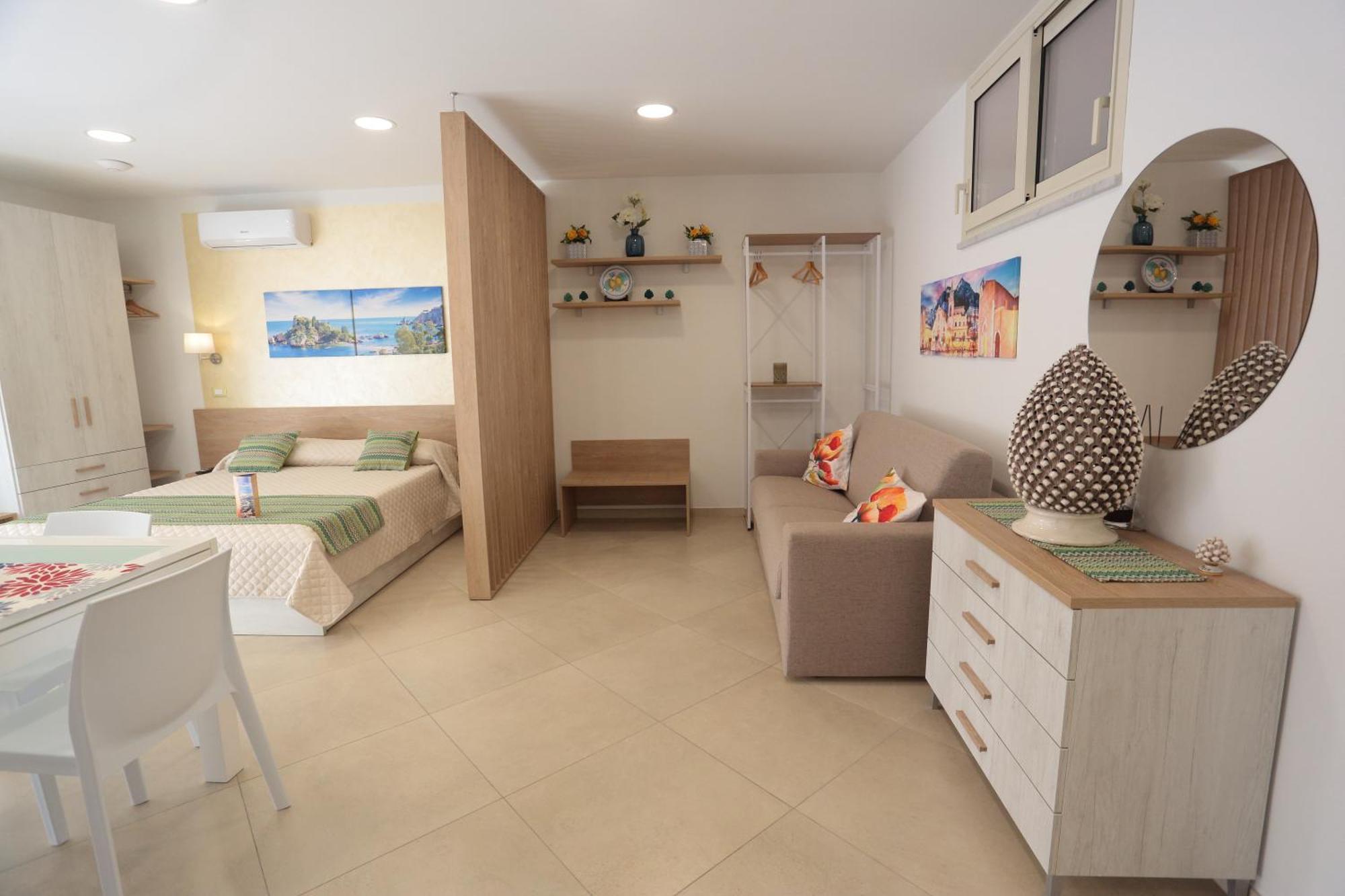 Theos Holidays Apartments Giardini-Naxos Zewnętrze zdjęcie