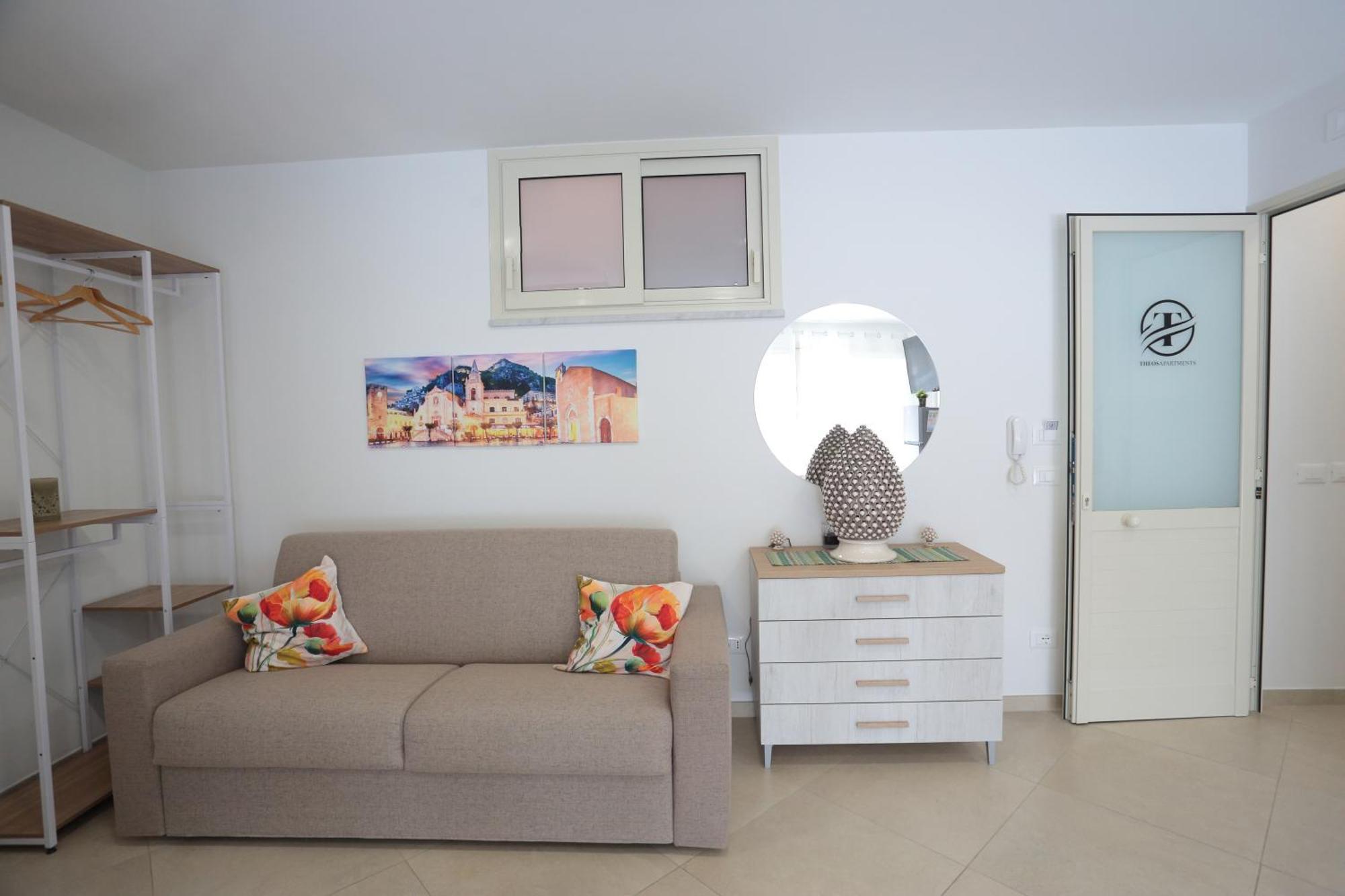 Theos Holidays Apartments Giardini-Naxos Zewnętrze zdjęcie