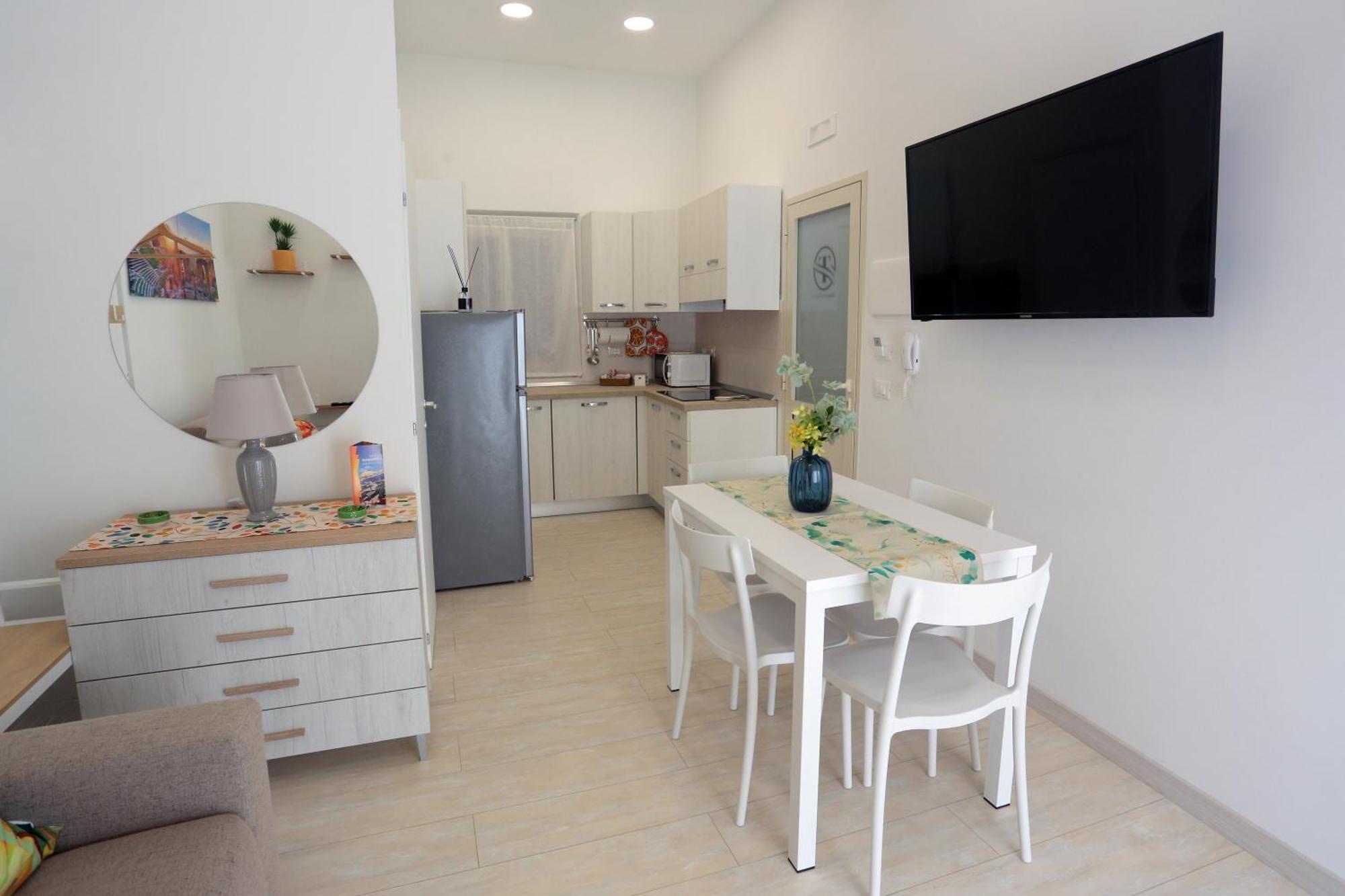 Theos Holidays Apartments Giardini-Naxos Zewnętrze zdjęcie